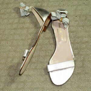 NWOT Canto de Ricci Women's 8 / 39 Silver Ankle Wrap Flat Sandals
